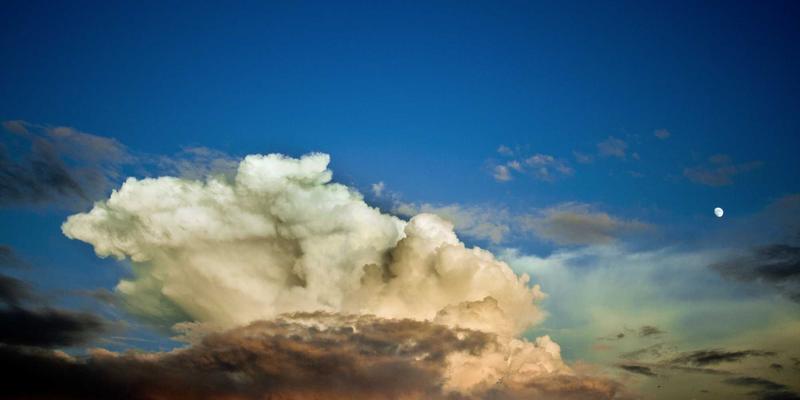 柬埔寨历史之旅：从金边S21监狱到暹粒杀戮战场的深度参观指南与地面交通服务